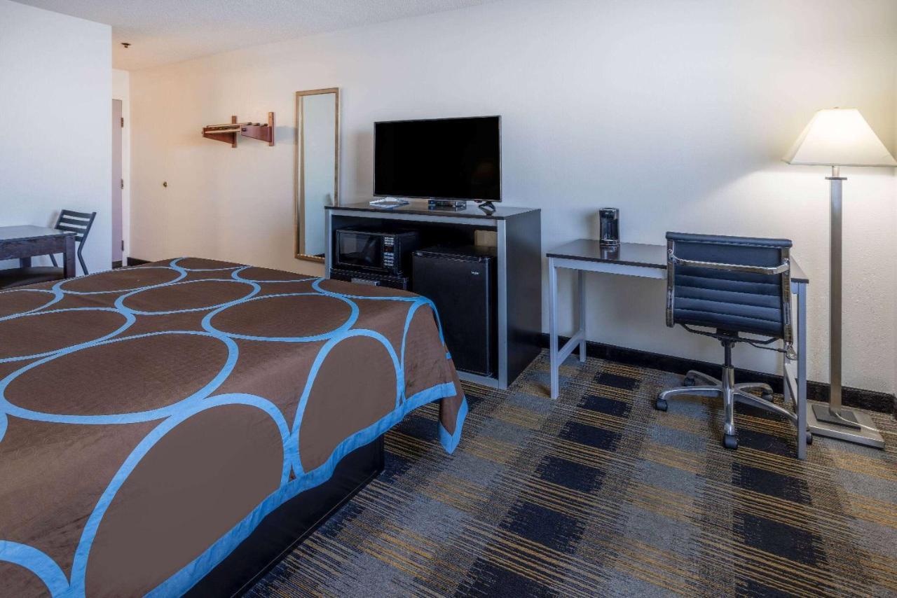 Super 8 By Wyndham Villa Rica Buitenkant foto