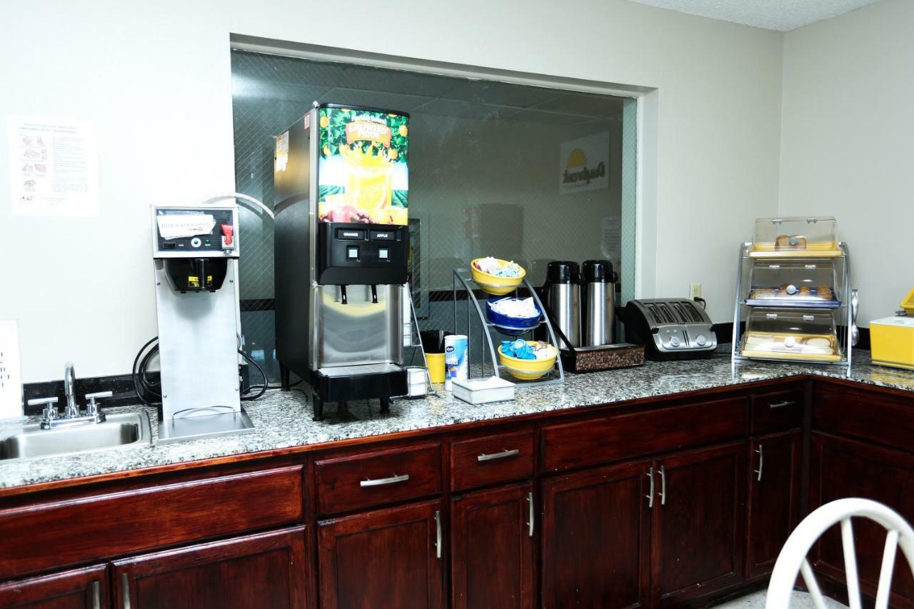 Super 8 By Wyndham Villa Rica Buitenkant foto