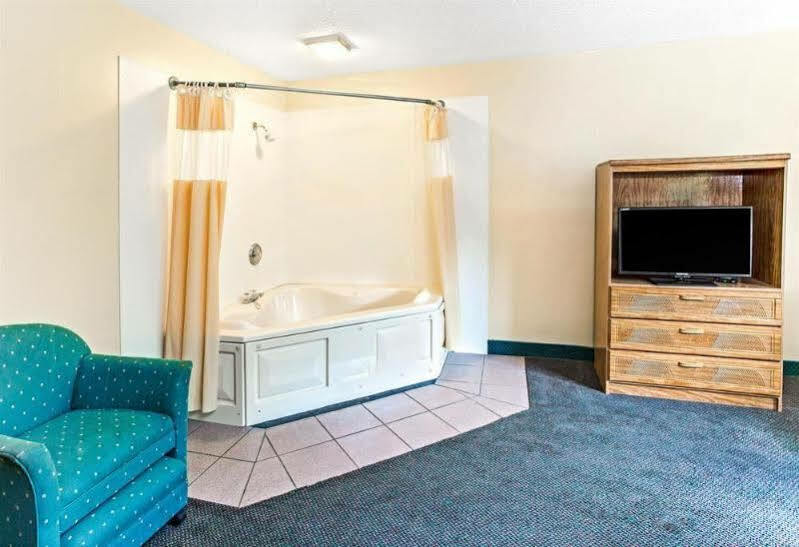 Super 8 By Wyndham Villa Rica Buitenkant foto