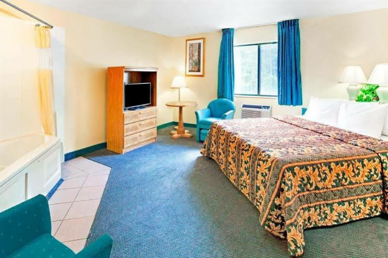 Super 8 By Wyndham Villa Rica Buitenkant foto